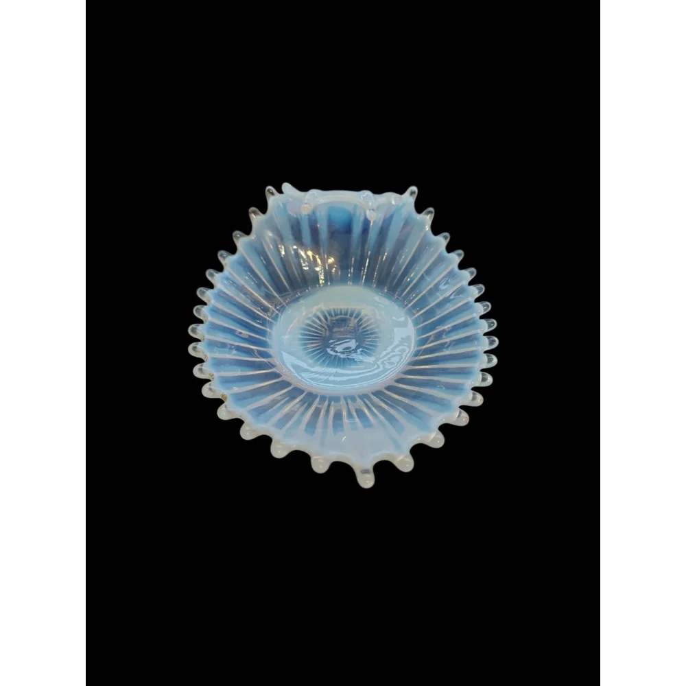 Vintage Fostoria Heirloom White Opalescent Handled (Rolled End) Bon Bon Dish - Picture 3 of 5